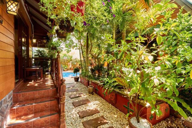 Bungalow Phuket Pantai Kamala Bagian luar foto