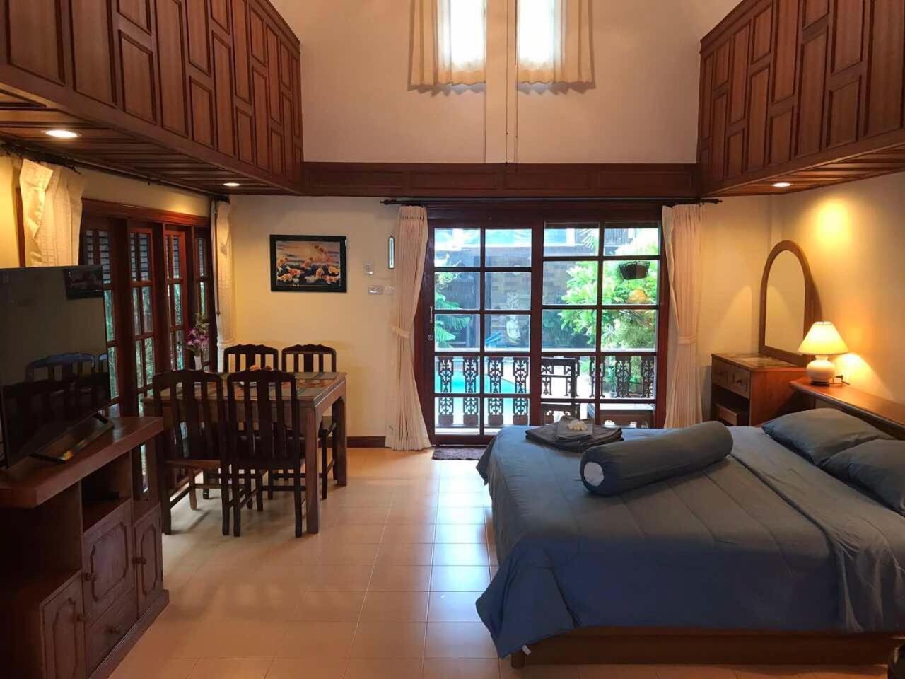 Bungalow Phuket Pantai Kamala Bagian luar foto