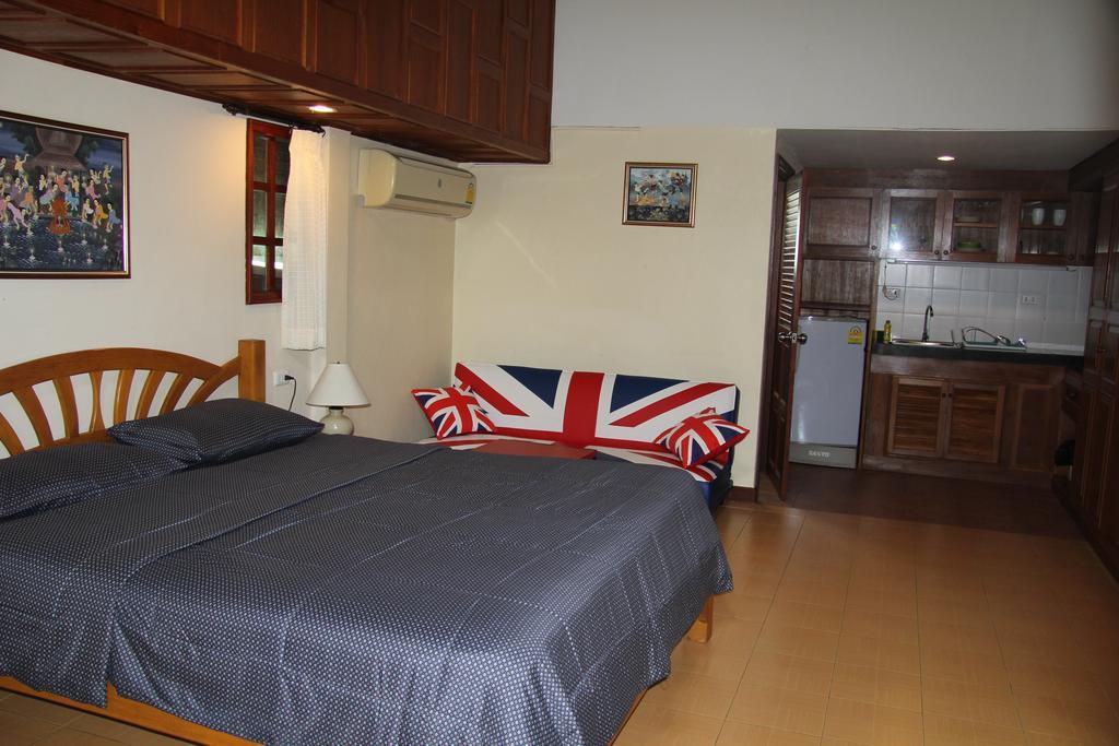 Bungalow Phuket Pantai Kamala Bagian luar foto