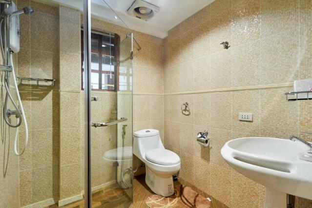 Bungalow Phuket Pantai Kamala Bagian luar foto